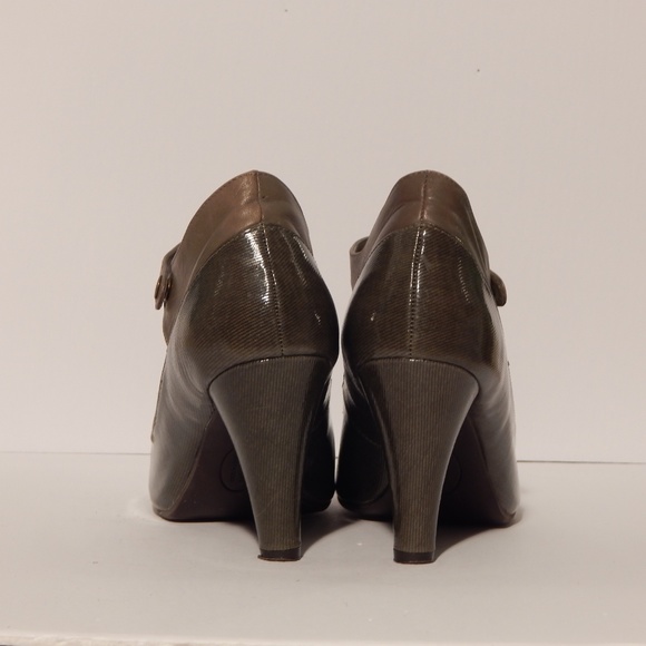 Kenneth Cole Reaction rounded heeled show in Women - Picture 3 of 5